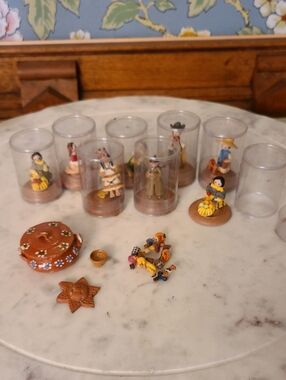 Mini Western Figures